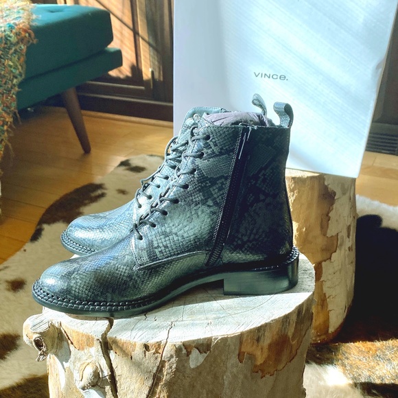 Vince Cabria Python-Print Booties - Picture 2 of 4